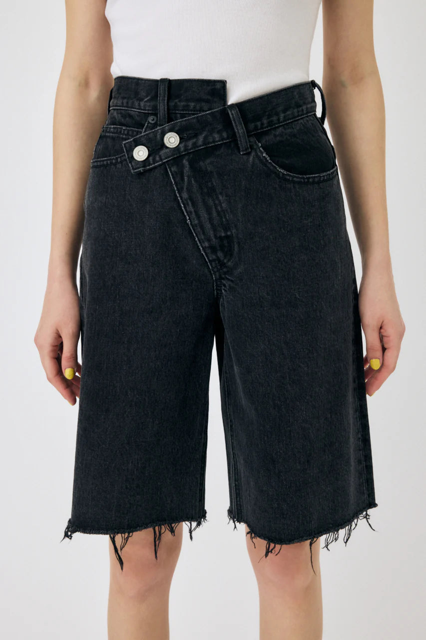 Moussy Cross Waist Half Pants in Black