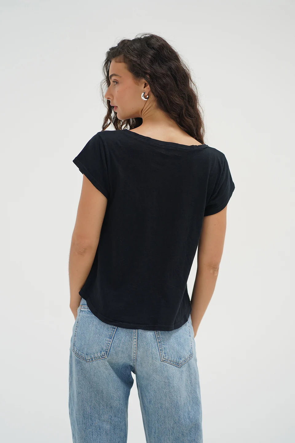 LNA Kaden Cotton V-Neck in Black